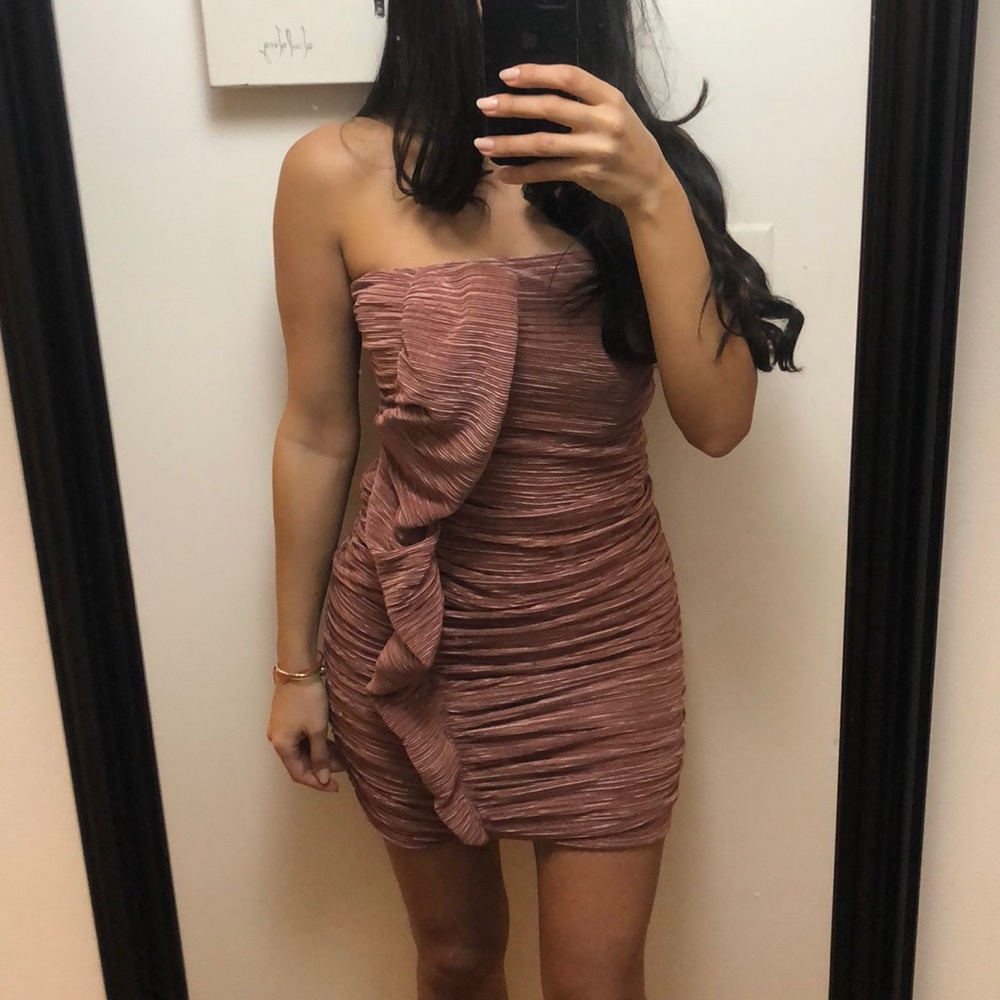 RUFFLE STRAPLESS BY EXPRESS NWT 🎀